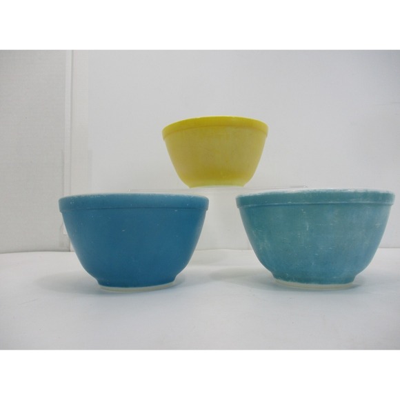 Pyrex Other - PYREX PRIMARY COLORS YELLOW #401 MIXING BOWL 1 1/2 PT USA Blue no 401 stamped.